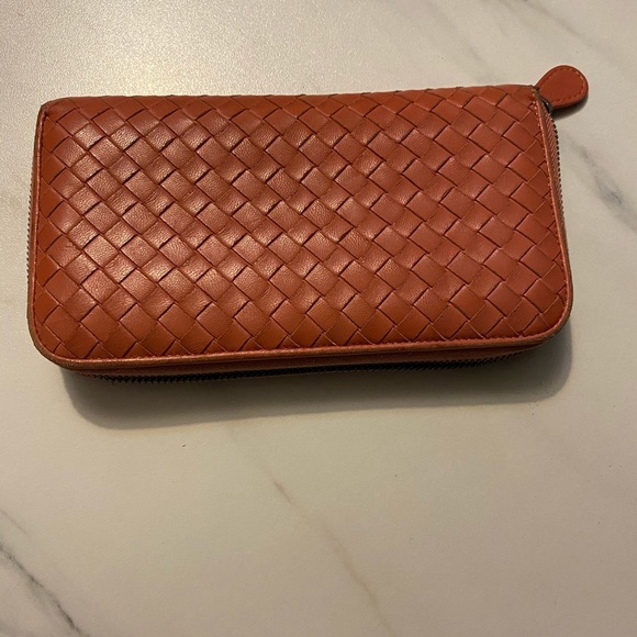 BOTTEGA VENETA ZIP-AROUND WALLET Made in Italy - Picture 1 of 10
